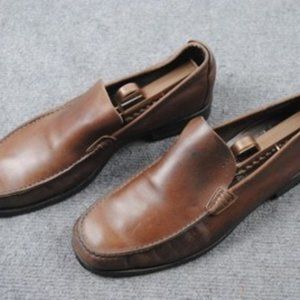 Brown low-top shoes